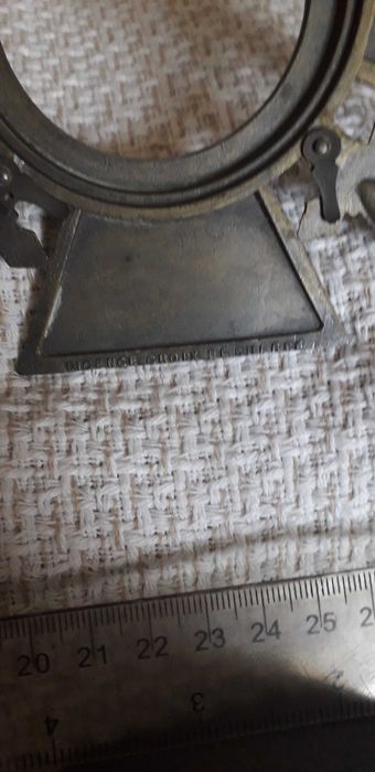 Crucea de Război-  ramă.