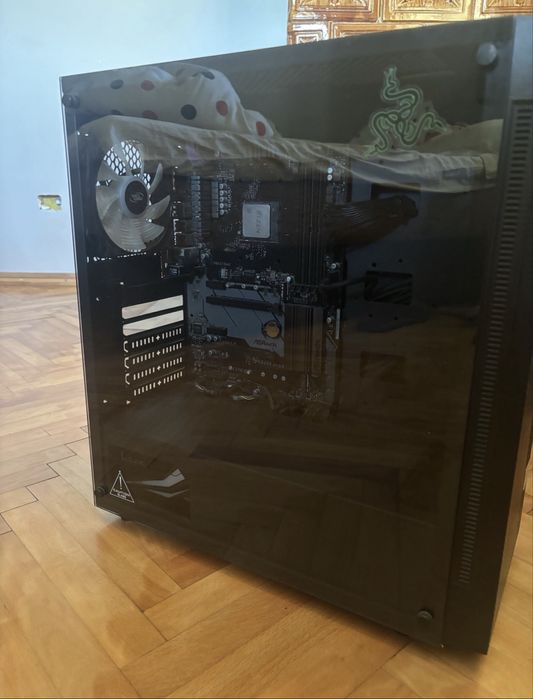 Vand unitate de gaming fara memorii si placa video