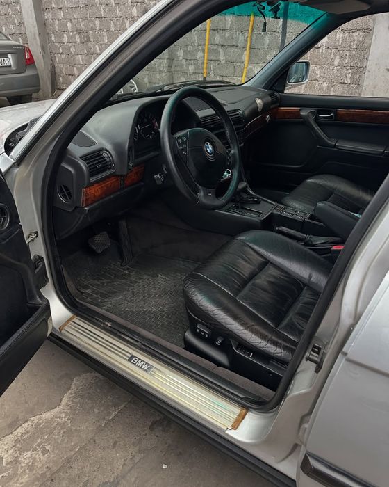 Продаётся BMW e32 v12 750