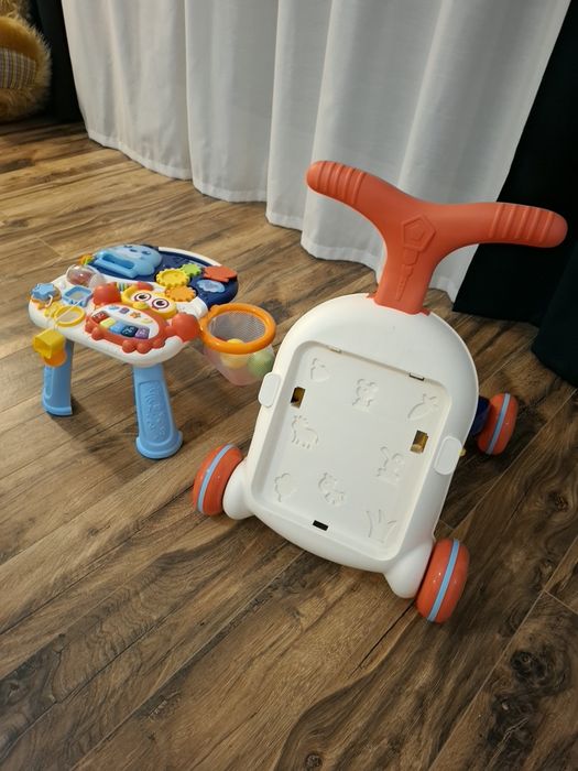 Antemergator cu masuta de joaca