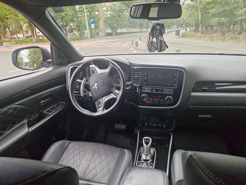 Vinzare Auroturism Mitsubishi Outlander