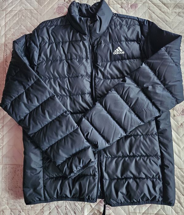 Продавам яке адидас