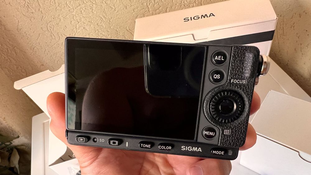Sigma FP senzor full-frame BSI Bayer CMOS de 24.6MP