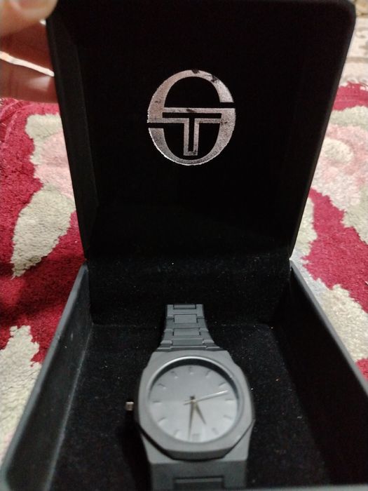 Часы полностью черные