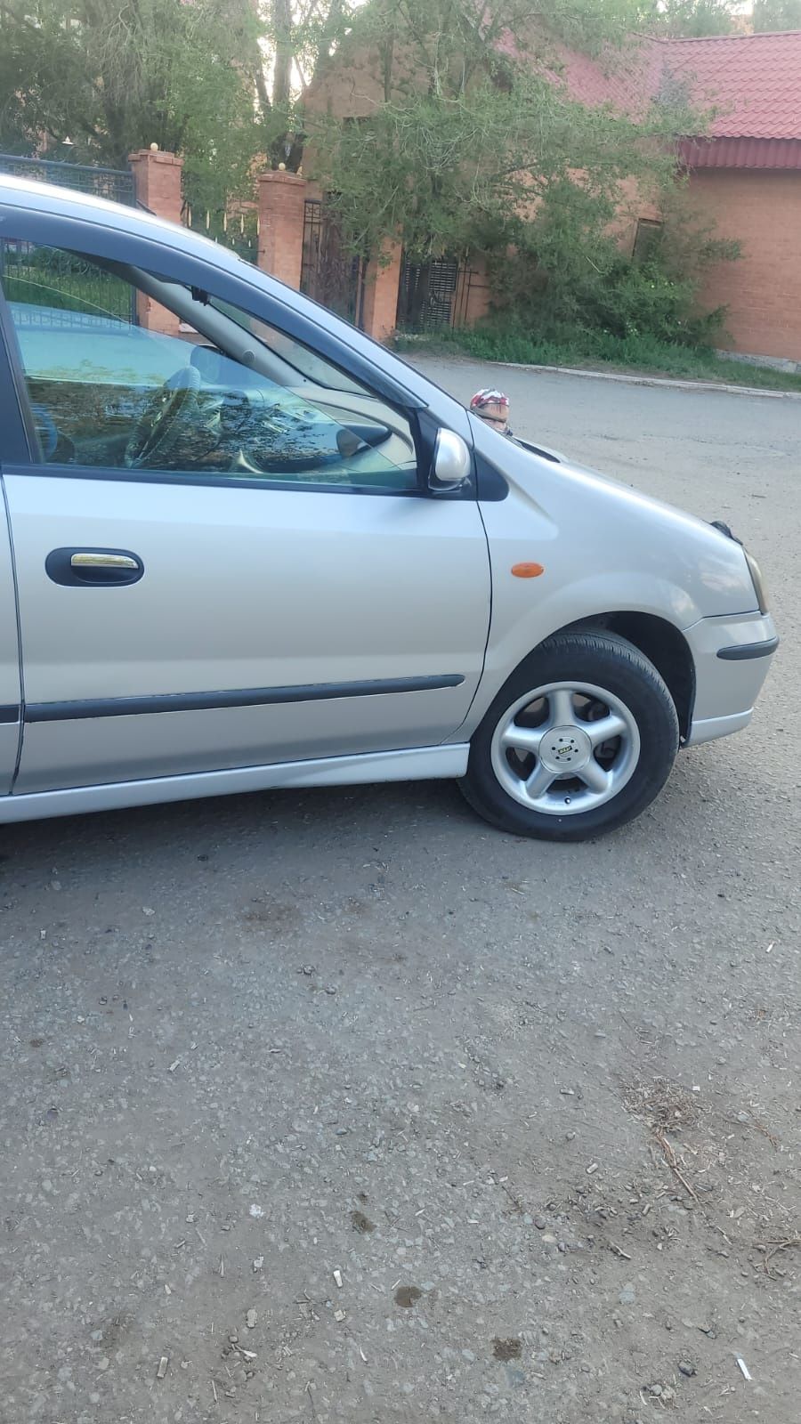 Nissan Almera Tino 2002Рі