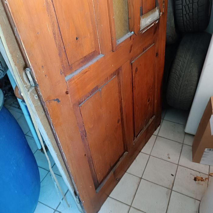 Масивна дървена врата