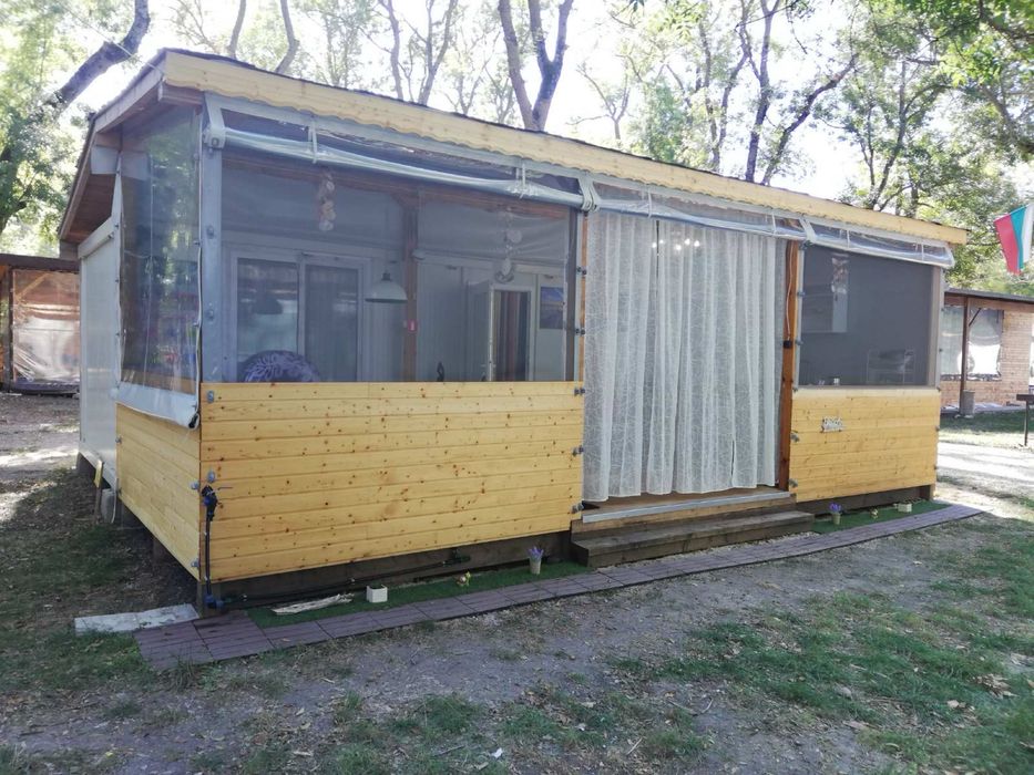 Фургон тип бунгало, позиционирано на къмпинг Атлиман - Китен