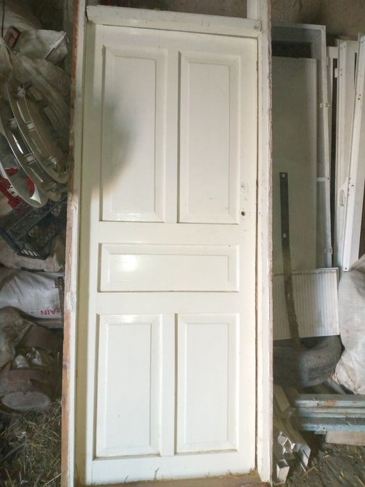 Rasiyski eshik sotiladi