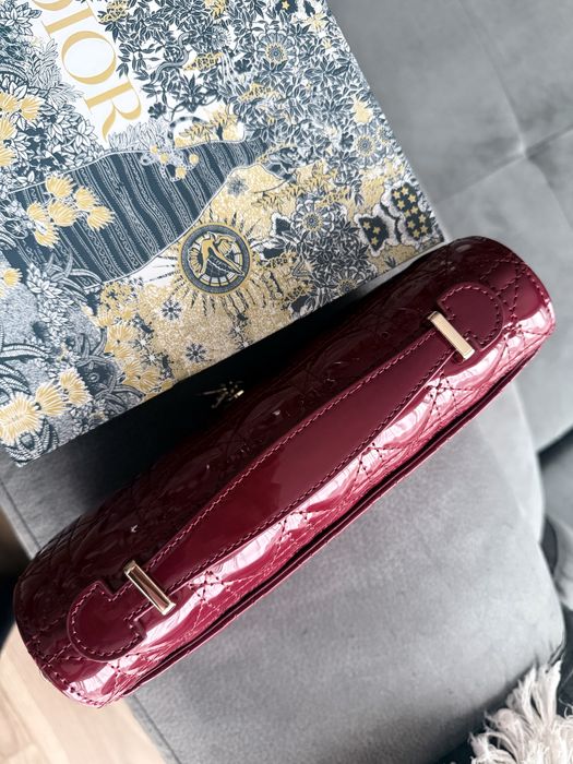 Дамска чанта естествен тъмночервен лак