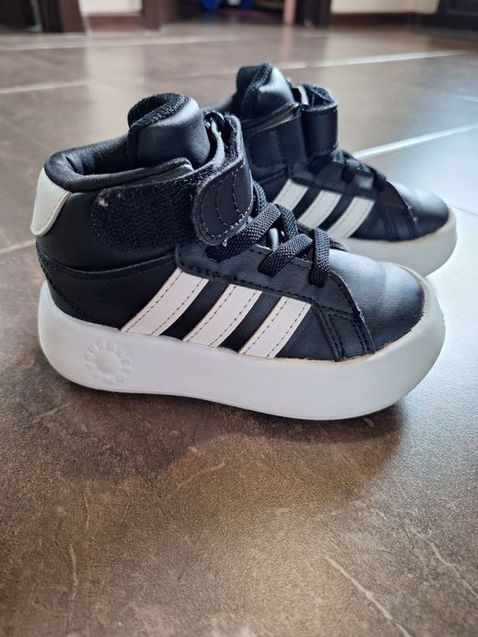 Adidas Grand court Mid 23
