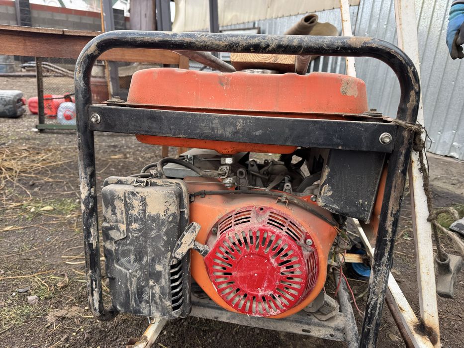 Продам бензиновый генератор. Матеус