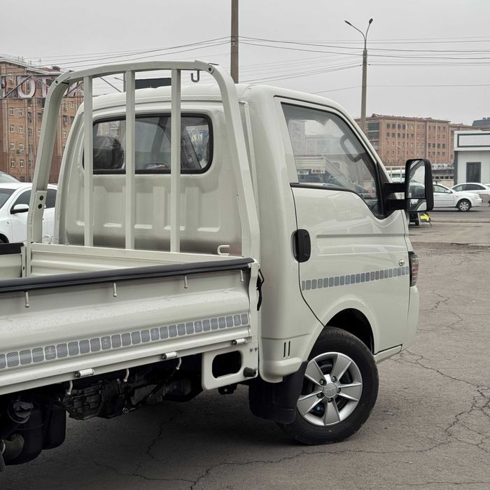 JAC X200 sotuvga tayyor Ishonchli yuk tashuvchi