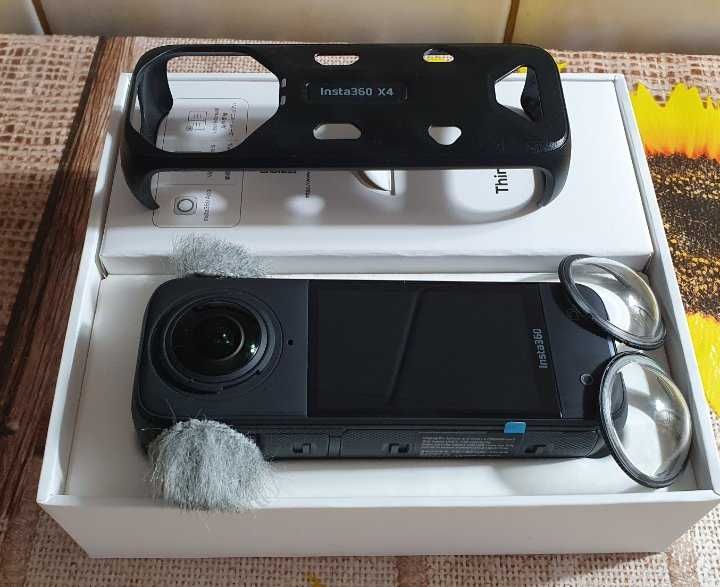 Camera actiune Insta360 x4 in garantie