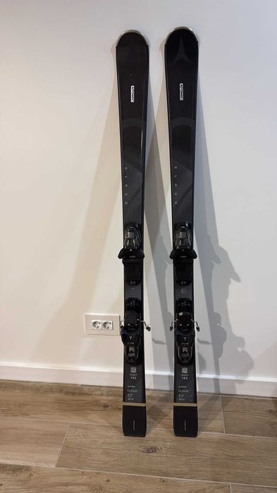 Schiuri pt femei Atomic Cloud C7 142cm  cu legaturi Atomic aproape noi