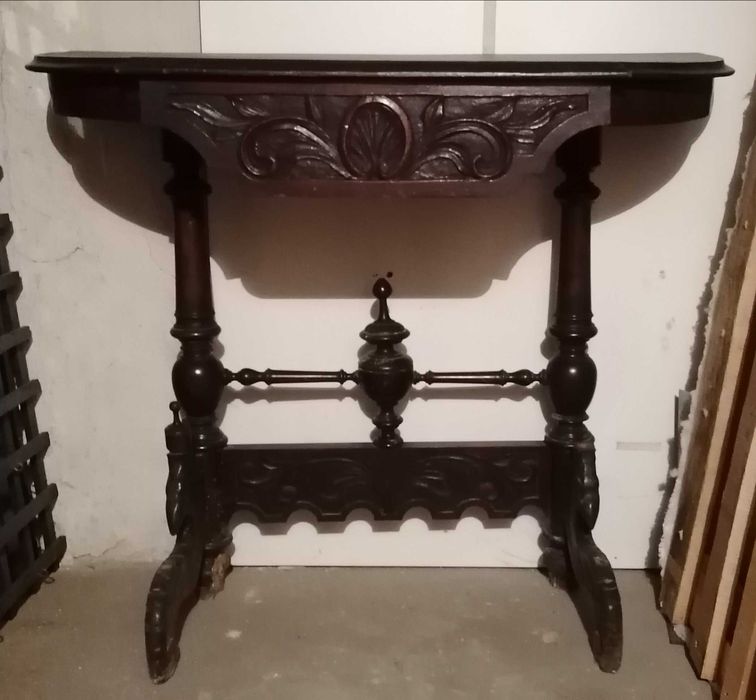 Продавам старинно писалище