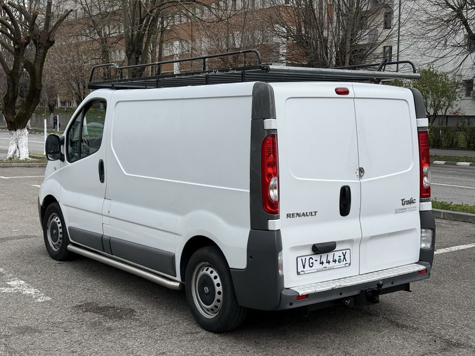 Renault Trafic 2.0 Dci Euro 5 cu 3 Locuri si Marfa