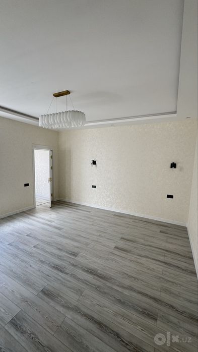 Hovli uy sotiladi