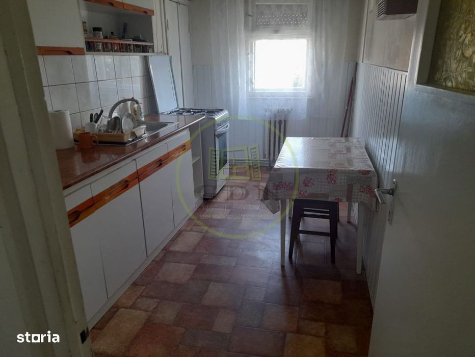 Apartament 3 camere etaj 3 de vanzare B-dul Unirii Fagaras jud. Brasov — fotografia 2