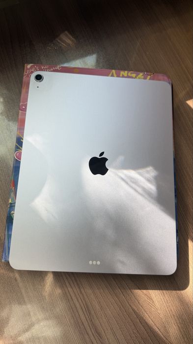 Продам ipad air 2025