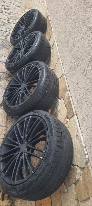 Jante aliaj pe 18 negre cu anvelope vara bmw