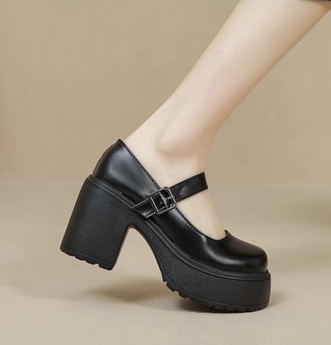 Школьные туфли черные