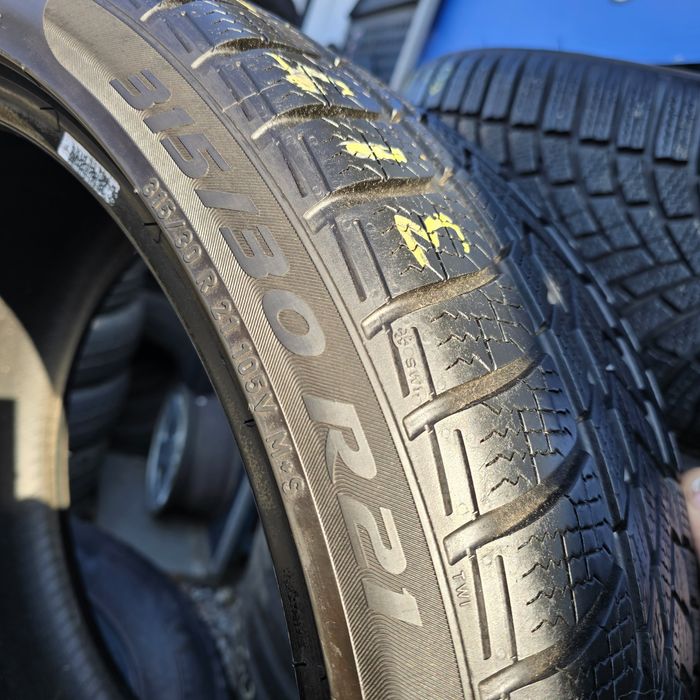 315 30 21 2бр зимни гуми Pirelli