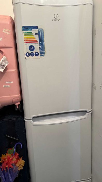 Холодильник INDEZIT