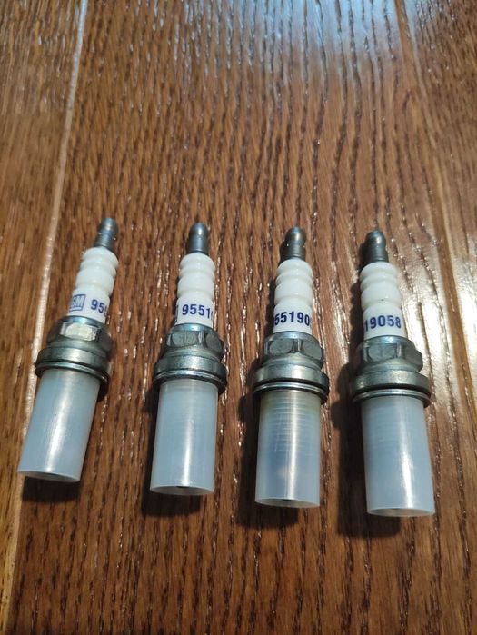 Filtru combustibil Champion + Bujii Originale OEM Opel Astra H, G, J