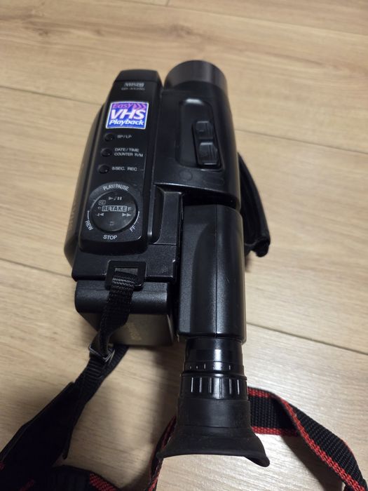JVC VHS аналогова камера модел GR-AX280E с аксесоари