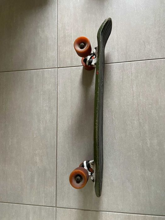 Patine cu role în linie FILA. Masura 39 și skateboard retro