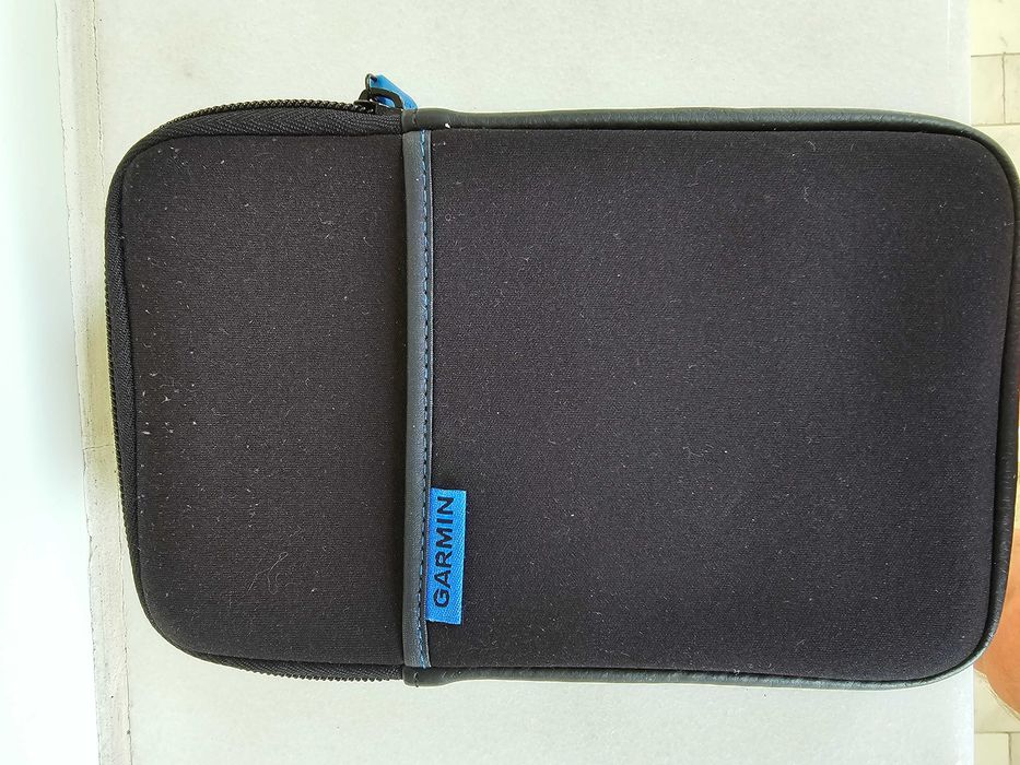 Продавам GPS GARMIN с автоматична задна камера