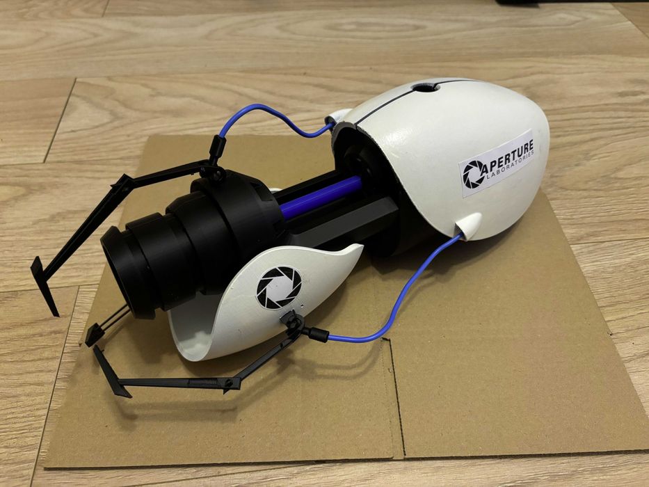 Portal Gun – o arma de colectie pentru iubitorii jocului Portal