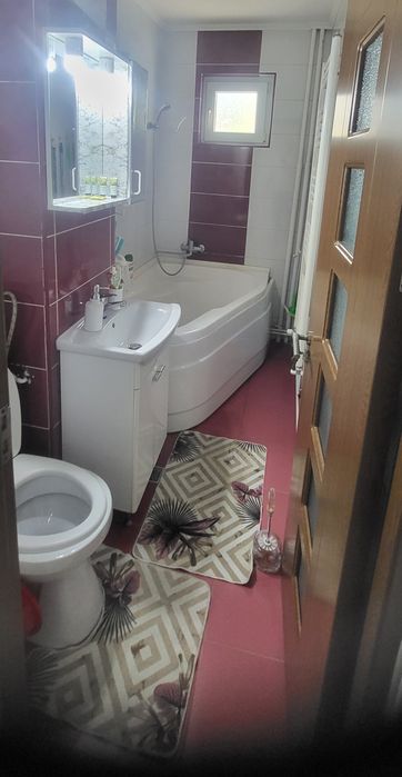 Proprietar,închiriez apartament 2 camere semidecomandat,parter,centrala,mobilat si utilat modern,cu loc de parcare-Gavana,Pitești