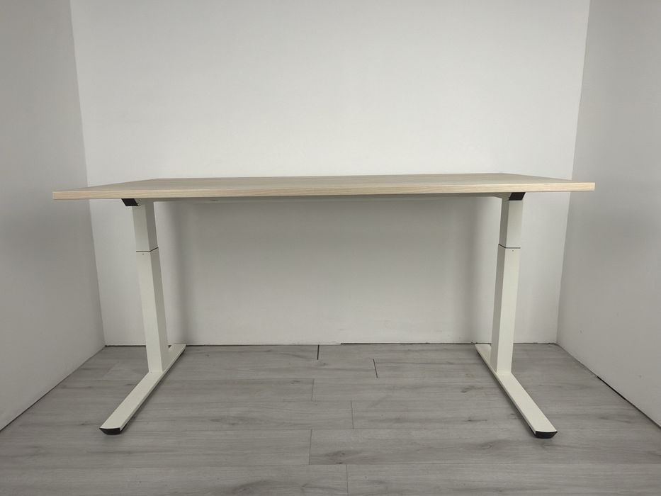 Бюро с ръчно регулация на височина обзавеждане