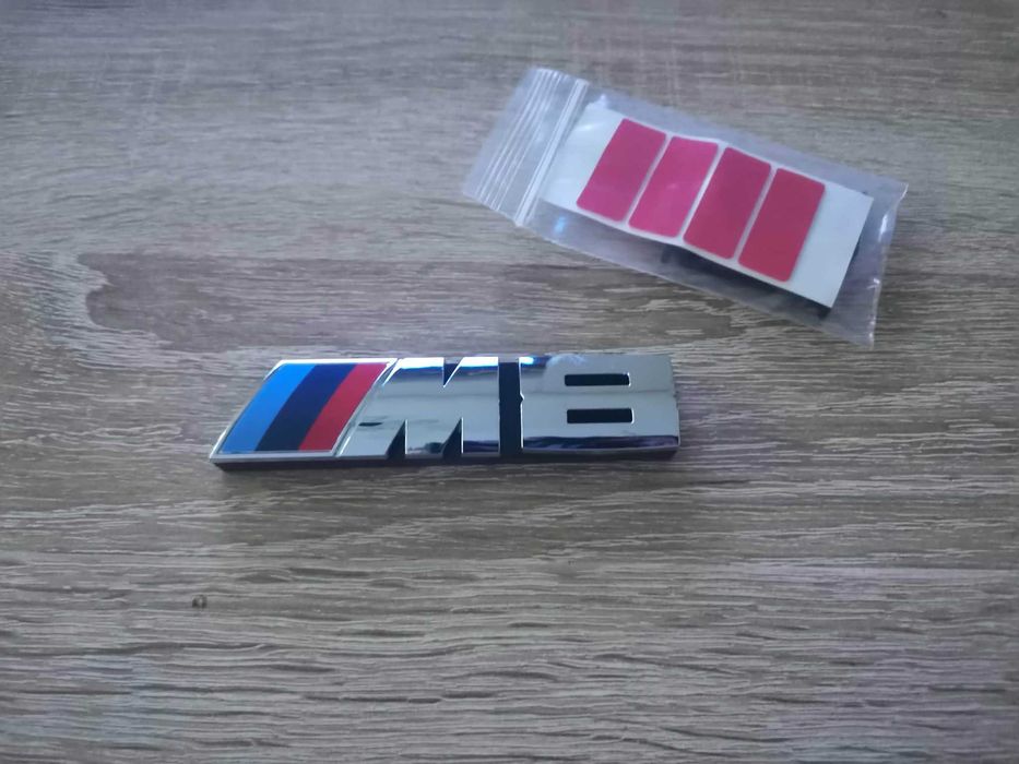 Предна решетка сребриста емблема BMW M8