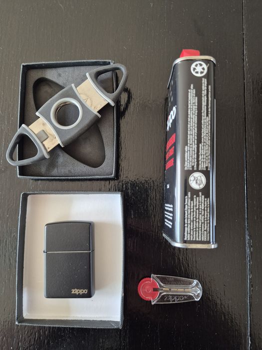 Set Zippo cu anexe