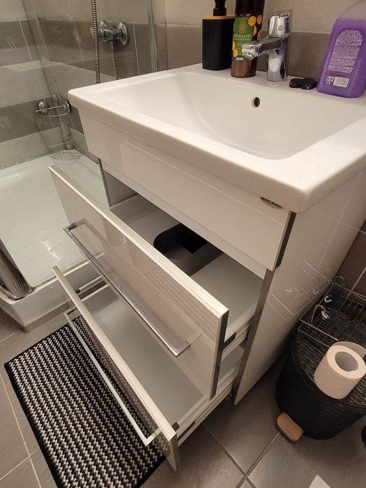 Cabina de dus 120x90 cm cu cadita.