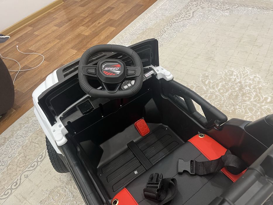 Продам машинку детскую