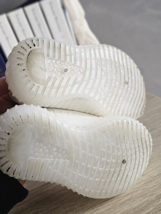 Adidasi Baby Yeezy - 23