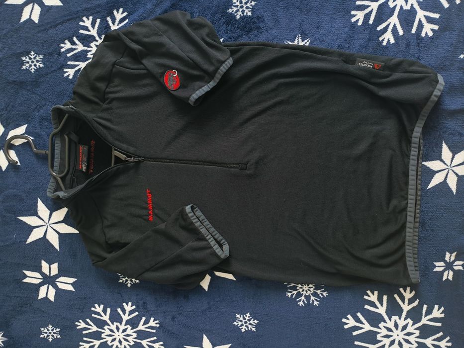 Vând Tricou MAMMUT NEGRU, mărime M