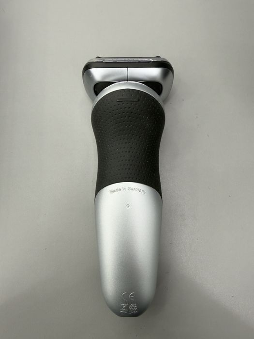 Braun Series 7 cu statie de curatare si incarcare