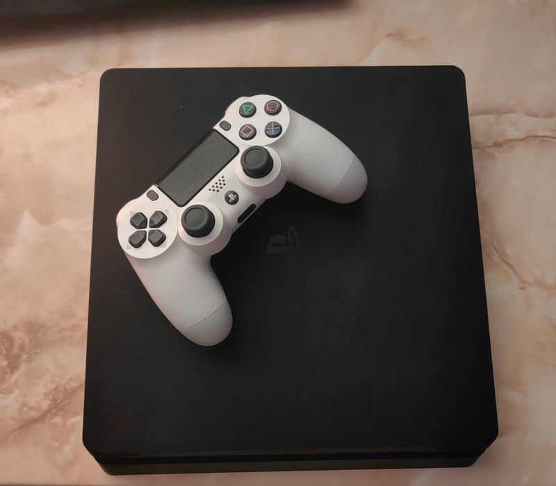 PlayStation 4 Slim 500GB -Sigiliu Intact -Mentenanță la cerere+FIFA 20