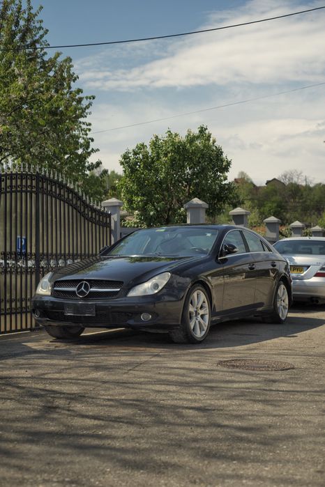 Bara fata Mercedes CLS W219 neagra usa stop parbriz luneta oglinda sam