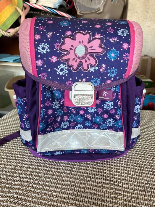 Ученическа раница ортопедична с несесер!