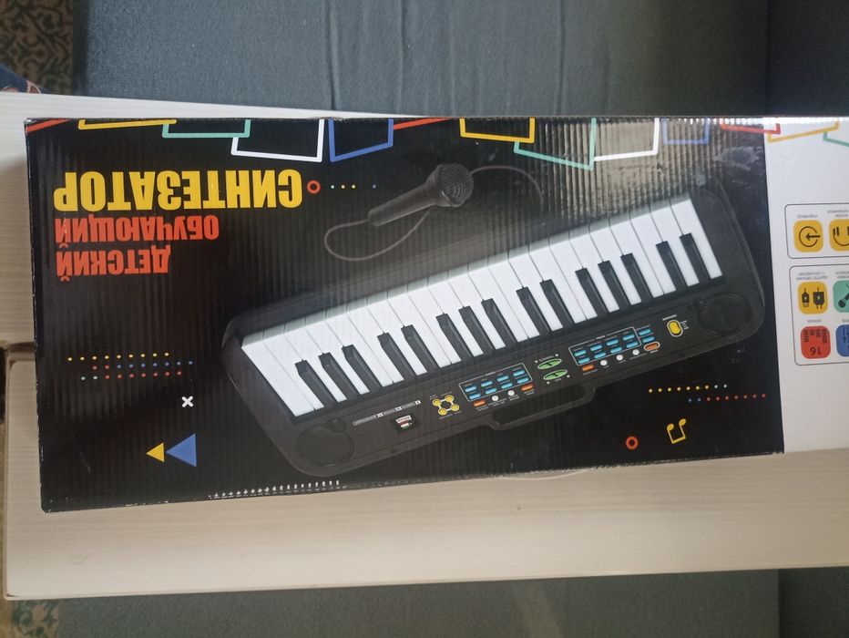 Продам детский синтезатор 12000