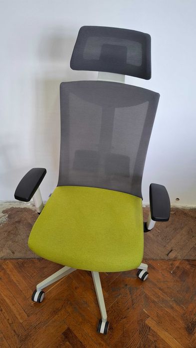 Ергономичен офис стол