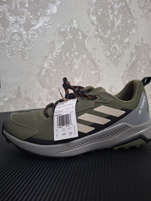 Продам красовки адидас