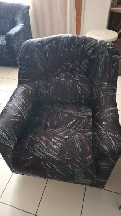 Ъглов диван, фотьойл и табуретка