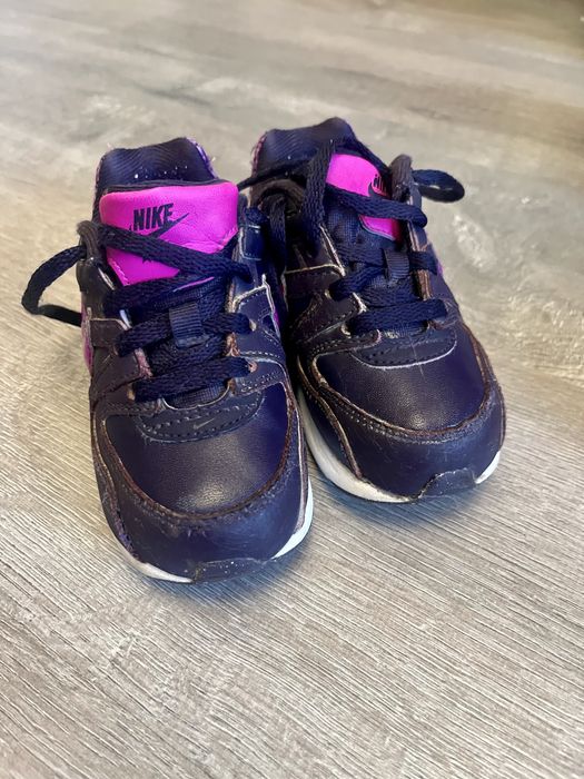 Vand adidasi fete nike marimea 23