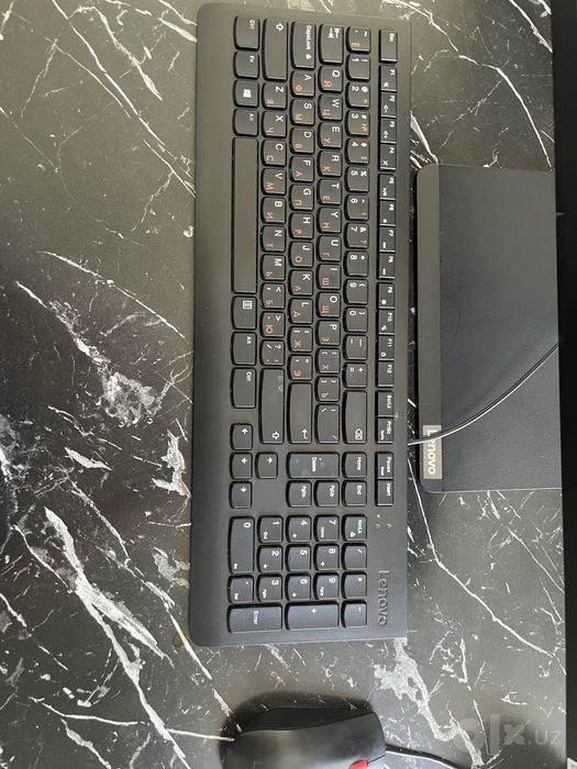 Моноблок Lenovo | i5-10210U / 8 /256 SSD / 24 "FHD / 11 Pro